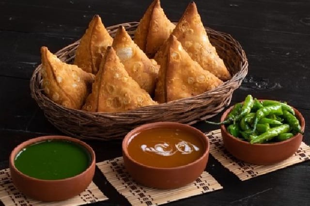 Onion Samosa (5 Pice).