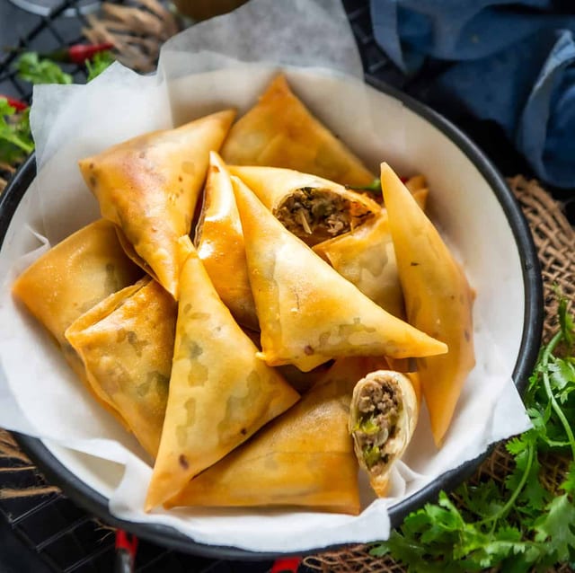 Chicken Samosas (5pieces).