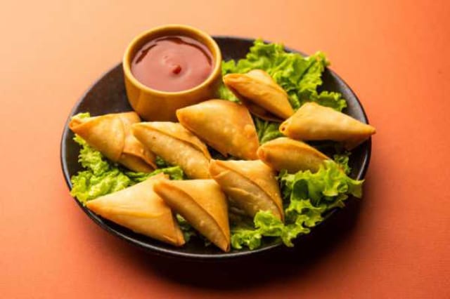 Chicken Samosa (5 Pices).